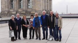 Erzhäuser Reisegruppe auf der Terrasse des Berliner Reichstags